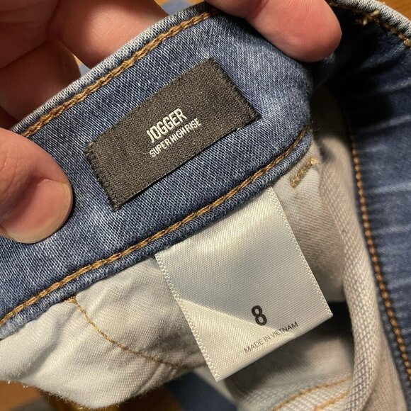 Express Womn 8 Medium Wash Luxe Comfort Knit Stretch Super High Rise Jogger Jean - Picture 9 of 11